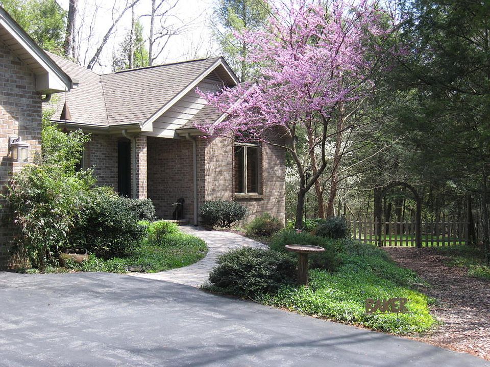 1st image of 121 Creek View Dr