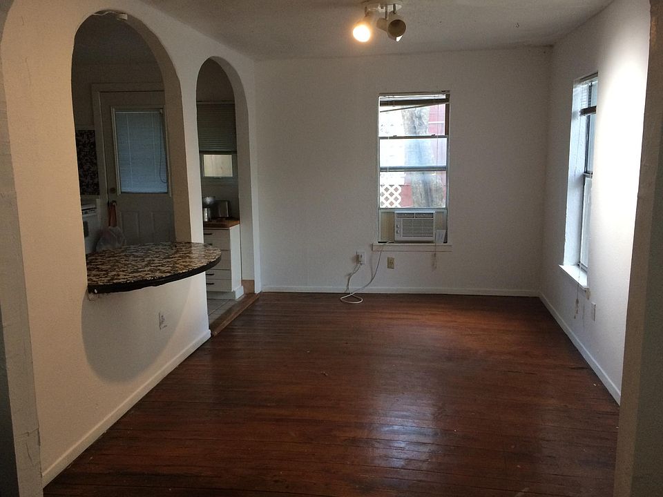 North wing pass thru window to kitchen, bar seating for 3.