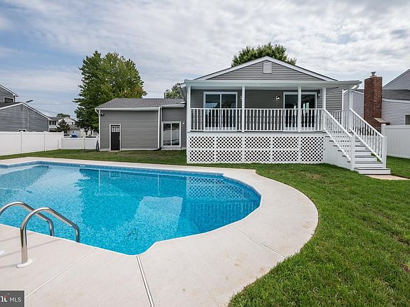 2nd image of 13 Kingsbridge Dr