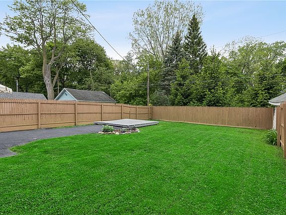 5th image of 1061 Bennington Dr