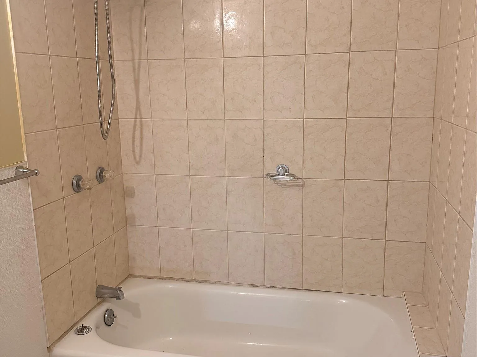 2 bed, 1.0 bath, 1185 sqft, $2,500 — Photo 4