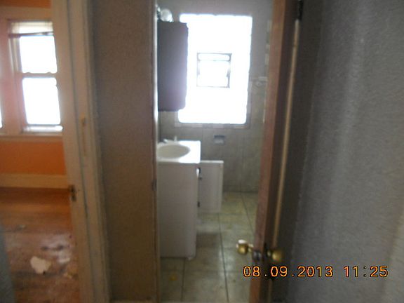 5th image of 1411 N 37th Ave