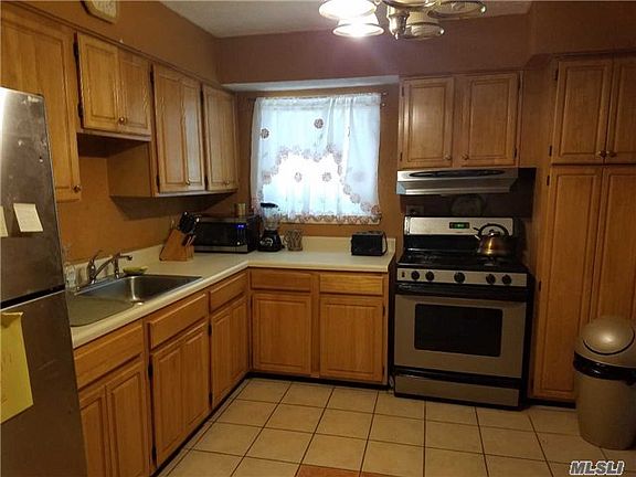 3rd image of 572 Chautauqua Ave