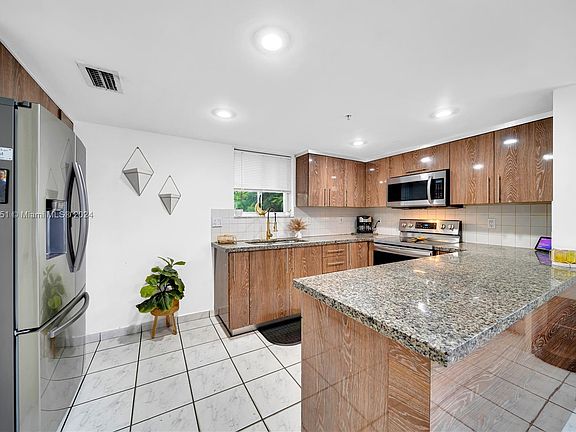 3rd image of 651 NW 82nd Ave APT 124