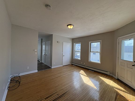 4th image of 171 Pleasant St #1