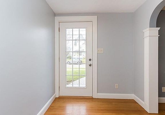 4th image of 161 E Emerson St