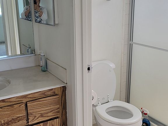 3rd image of 17041 B Ln