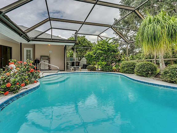 5th image of 665 Woodbridge Dr