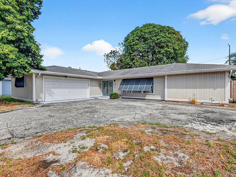 320 Riverdale Rd — Photo 3