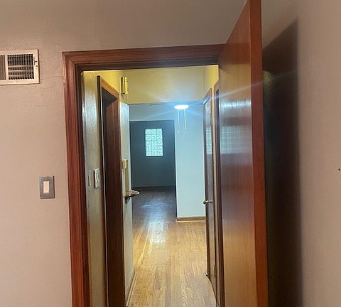 2nd image of 5228-5230 Jamieson Ave #5228