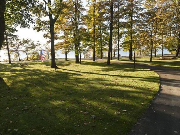 2nd image of 2787 Lakeshore Dr