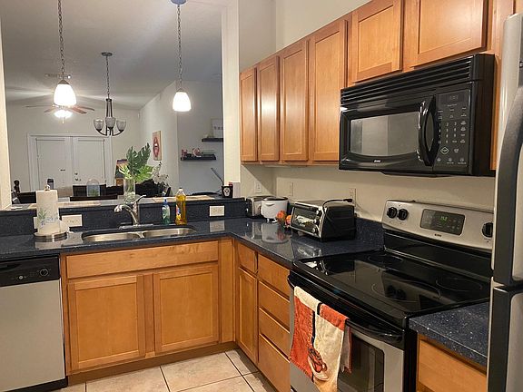 3rd image of 2508 SW 35th Pl APT 114