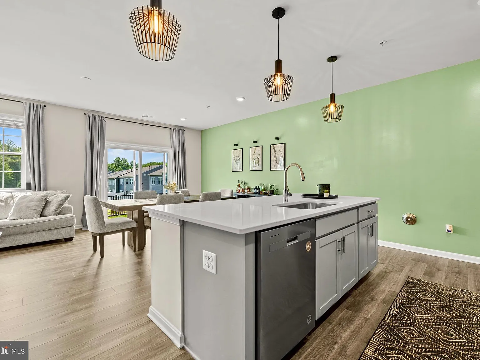 4 bed, 2.5 bath, 1962 sqft, $3,300 — Photo 4