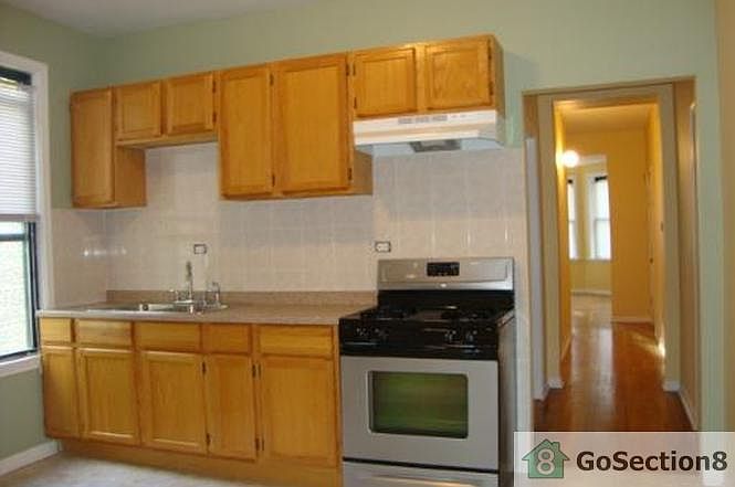 1st image of 541 N Avers Ave APT 2
