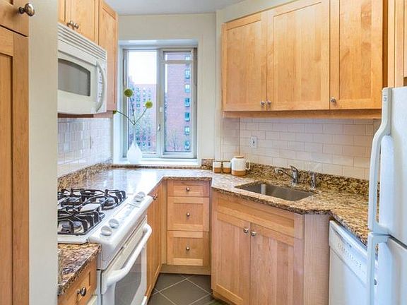 3rd image of 655 E 14th St APT 3F