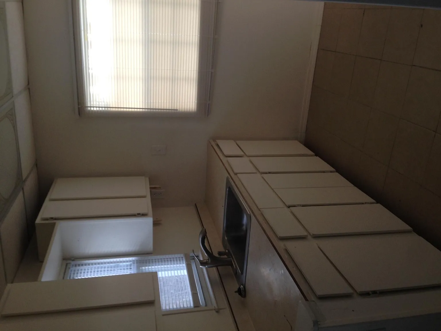 3 bed, 732 sqft, $850 — Photo 2