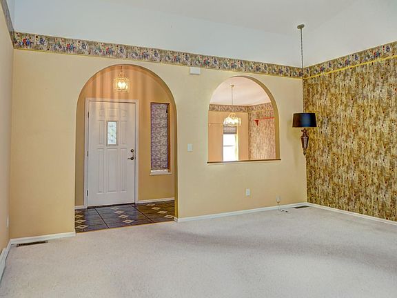 5th image of 504 Dove Ct