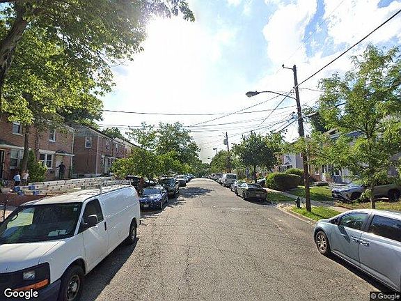 Exterior Neighborhood (street photo)
