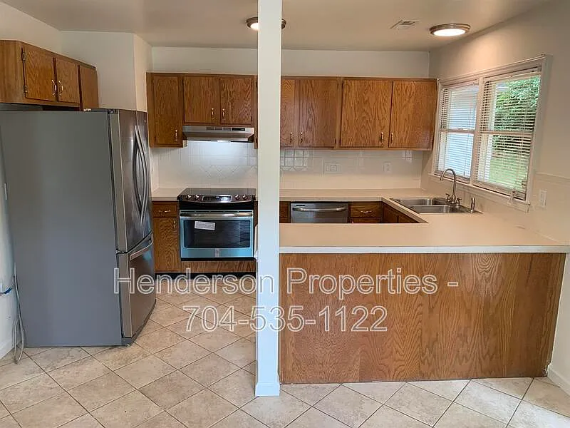 3 bed, 2.0 bath, $1,999 — Photo 4