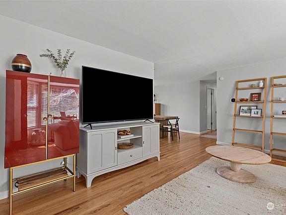 2nd image of 1610 Holly Vista Drive