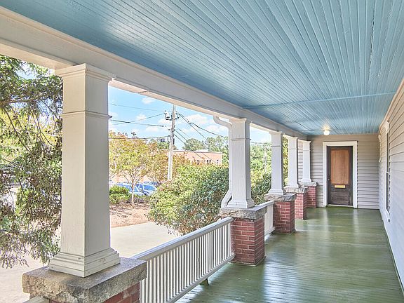 4th image of 2125 Chapel Hill Rd