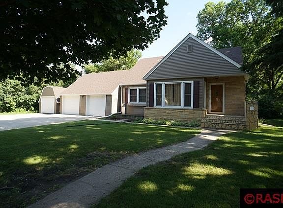 2nd image of 327 Blue Earth St