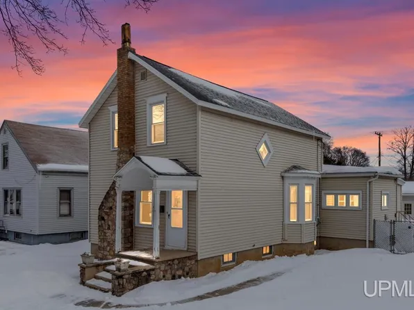 417 S 8th St, Escanaba, MI 49829