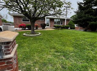 927 Buckley Rd, Saint Louis, MO 63125