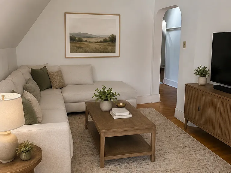 712 E Wells St #3 — Photo 1