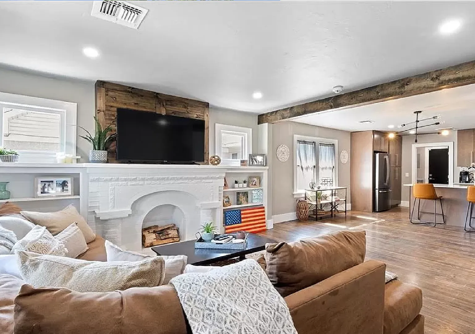 Stylish 2BR/2BA Home Near Paseo Arts District & Downtown OKC! — Photo 4