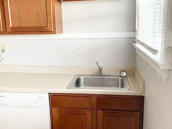 4th image of 415-419-423 Probasco St #423-06