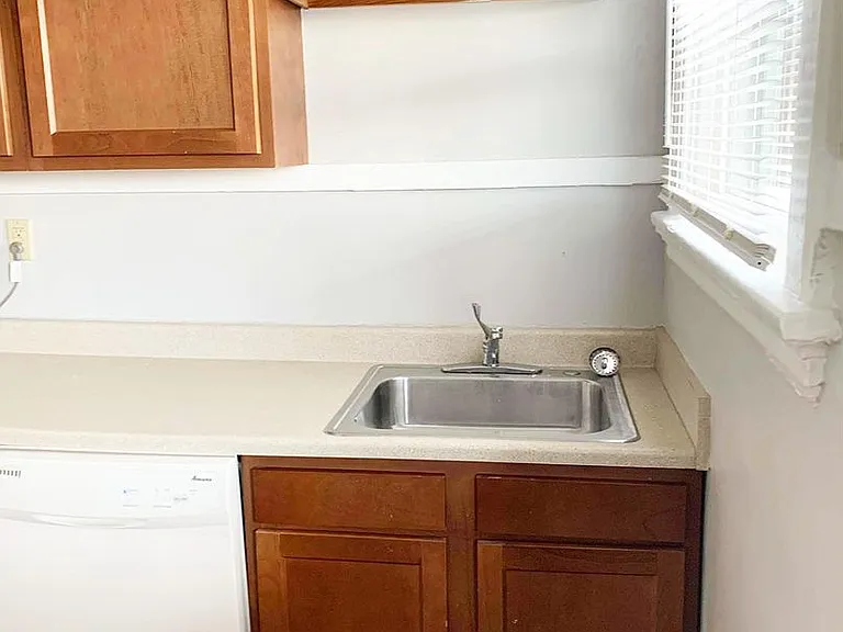 415-419-423 Probasco St — Photo 45