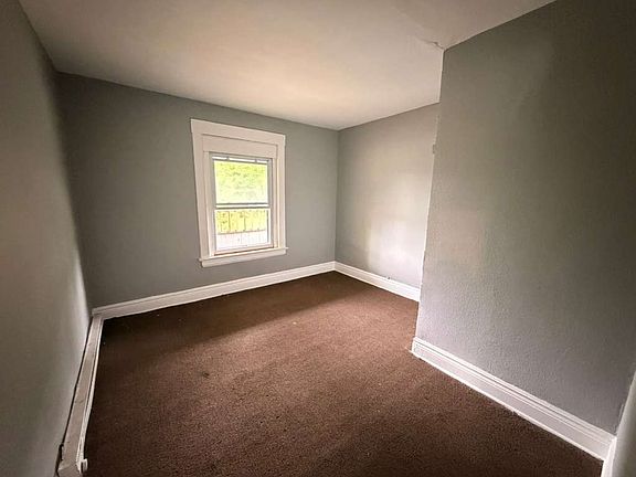 5th image of 2621 Lawrence Ave Unit 2