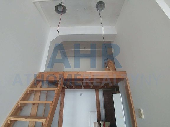 5th image of 5 Delevan St APT 3I