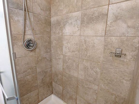 3rd image of 6624 Poplar Ave APT 1