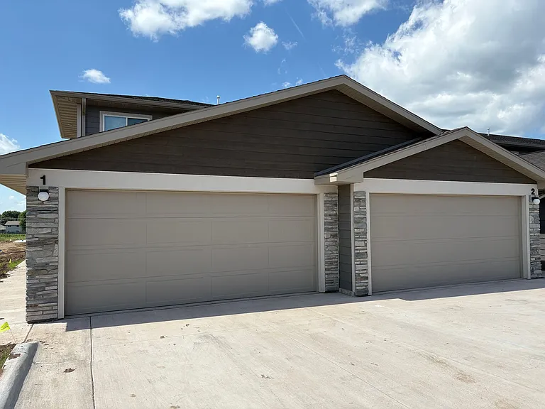 Pinnacle Townhomes — Photo 1