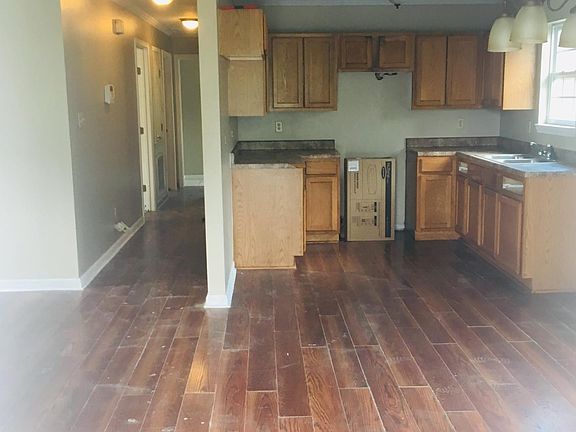 Eat-in kitchen and dining area.