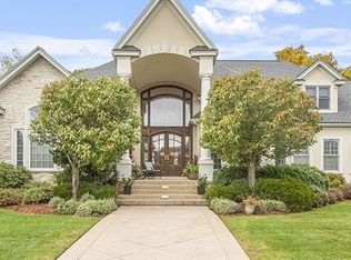 19 Coachman Ridge Rd, Shrewsbury, MA 01545