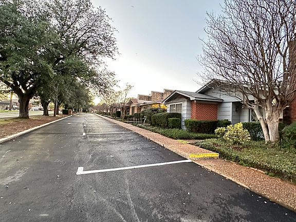 2nd image of 1513 W Fairmont St #1513