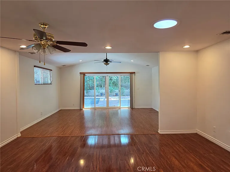 5446 Irondale Ave — Photo 3