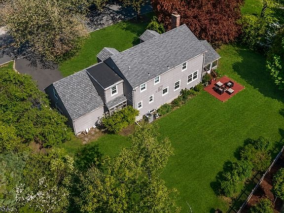 3rd image of 36 Beverly Rd
