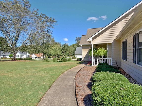2nd image of 38 Pecan Lake Dr