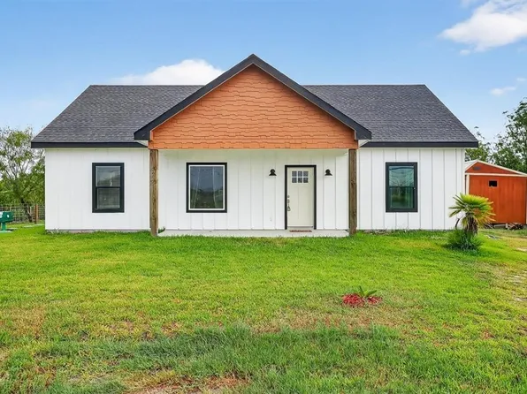 478 Saint Charles Loop W, Rockport, TX 78382