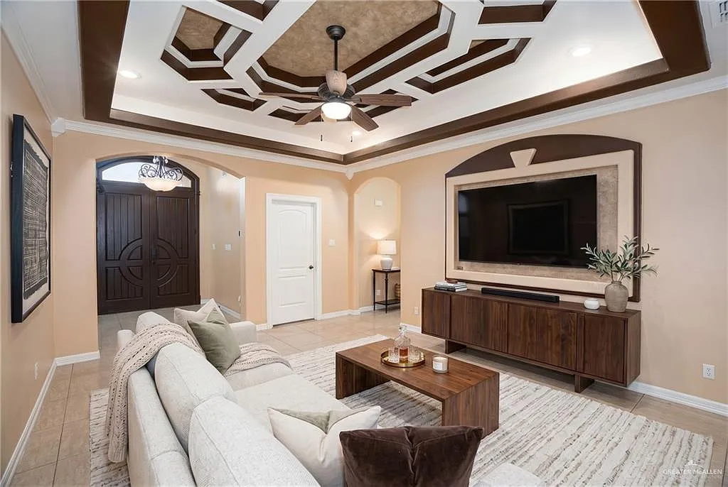 3 bed, 2.0 bath, 1621 sqft, $1,950 — Photo 4