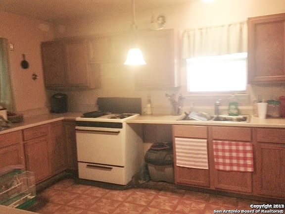 4th image of 307 S San Joaquin Ave