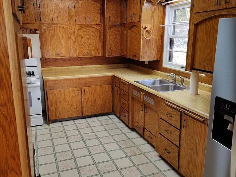 1812 NW Dogwood St — Photo 4