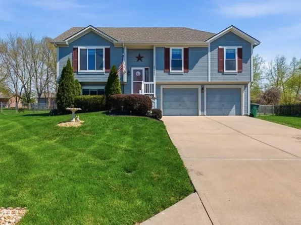 21921 Gracie Dr, Peculiar, MO 64078