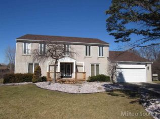 5461 White Hall Cir, West Bloomfield, MI 48323