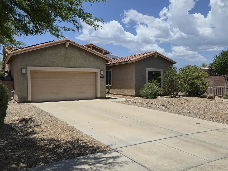 9927 E Karst Pl
