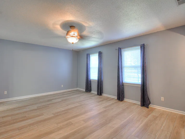 1112 Willoughby Rd — Photo 10